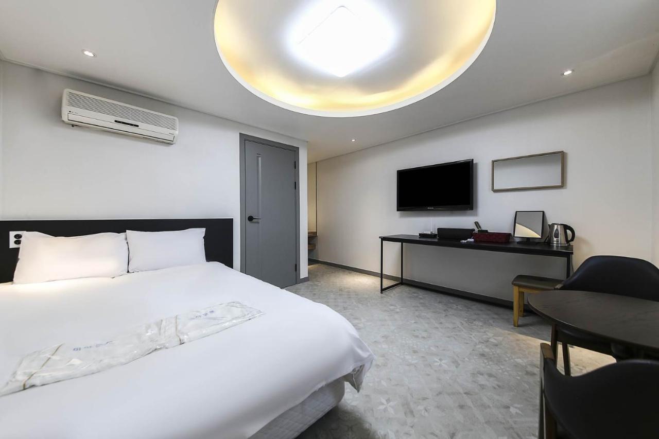 Mi Amor Motel Sokcho Exterior foto