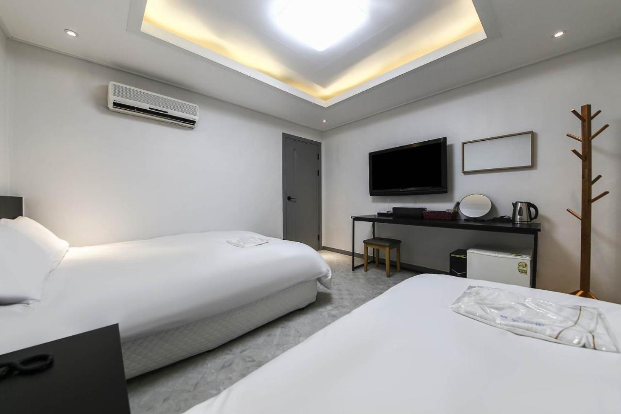 Mi Amor Motel Sokcho Exterior foto